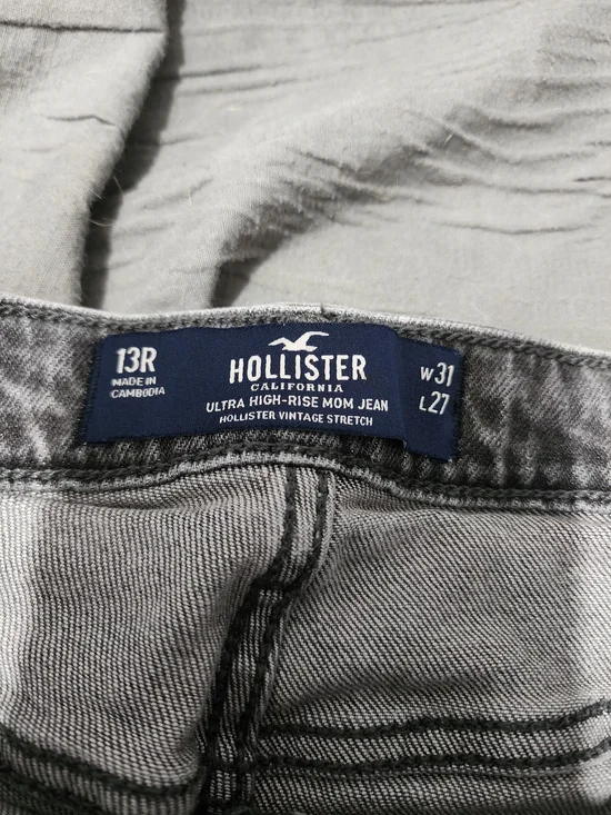 Hollister Gray Ultra High-Rise Mom Jeans size 13R - Picture 2 of 3